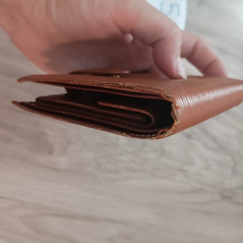 Louis Vuitton CHESNUT BIFOLD W/ Clasp